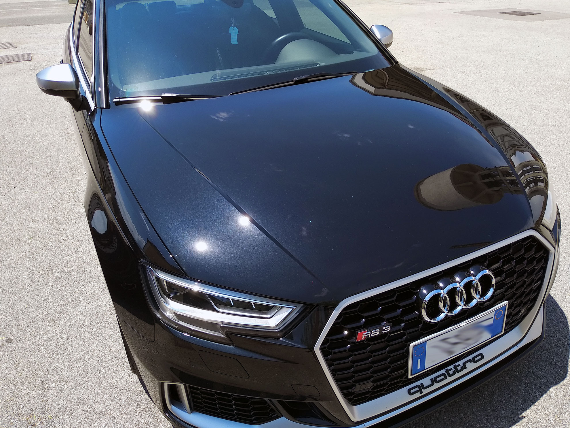 RS3 black front